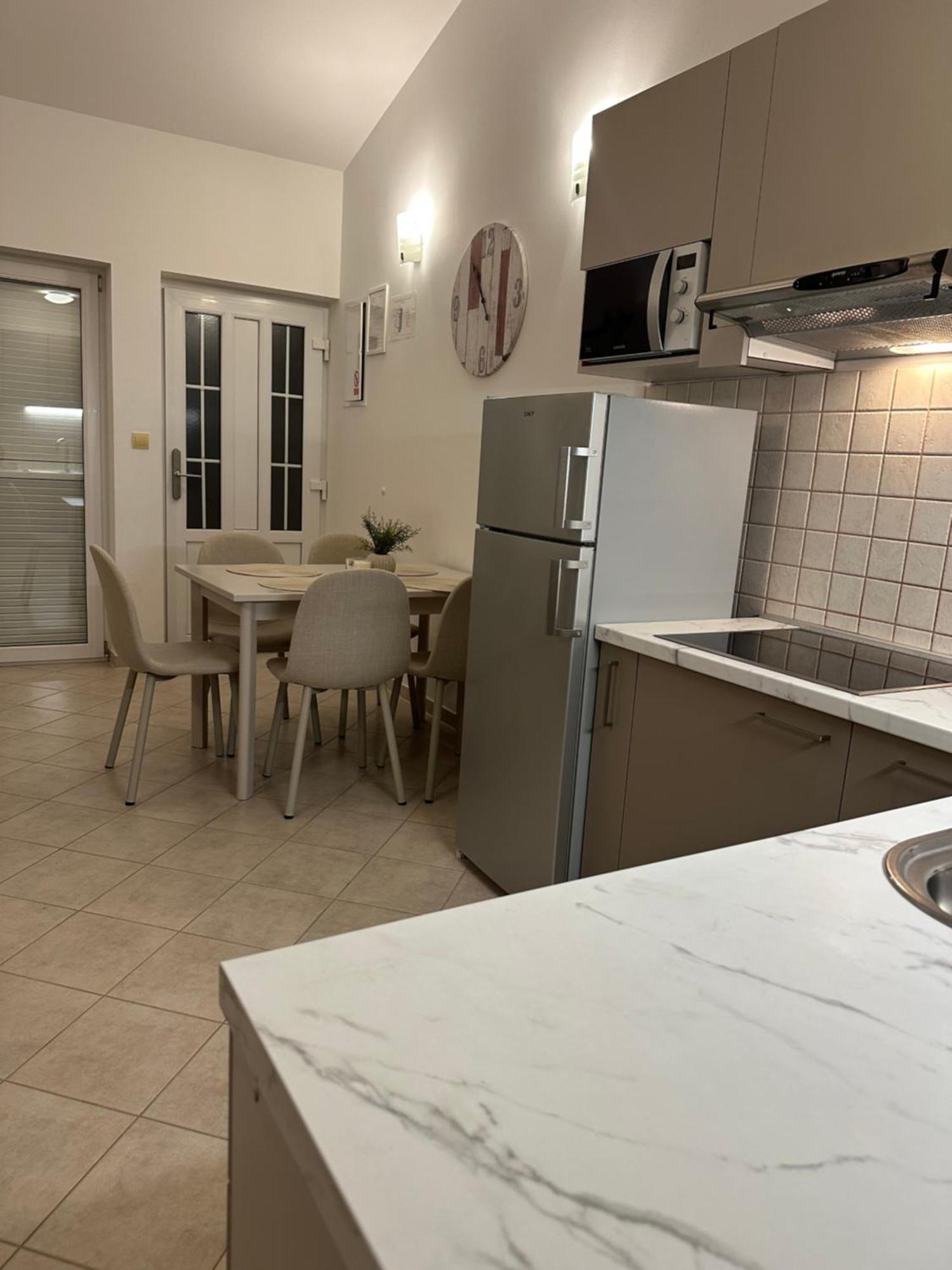 Apartmani Samec Novalja Eksteriør billede